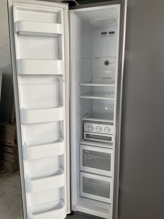 Lodówka SAMSUNG model RS20BR