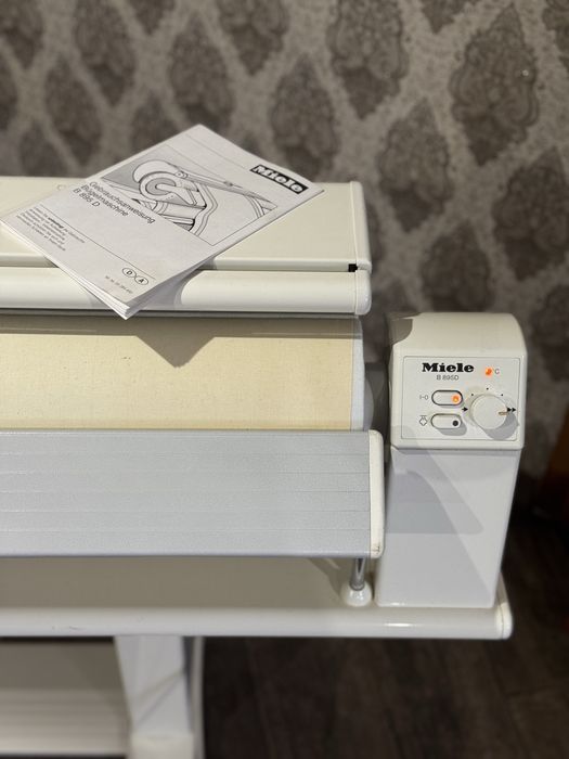 Прасувальний Каток Miele B 895 D з парою  ,хороший стан.
