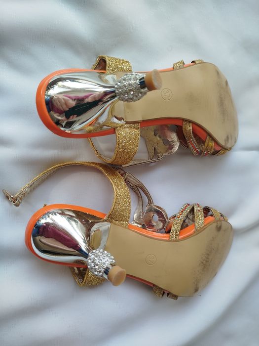Zto-pomaranczowe eleganckie sandały 36