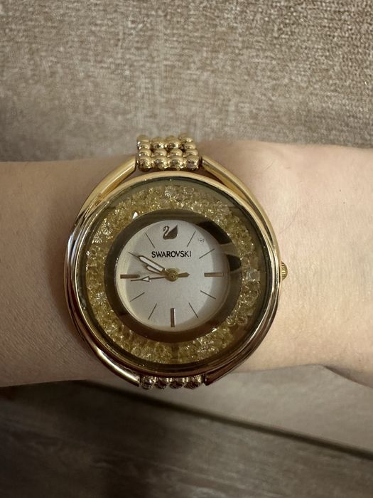 Годинник Genuine Swarovski