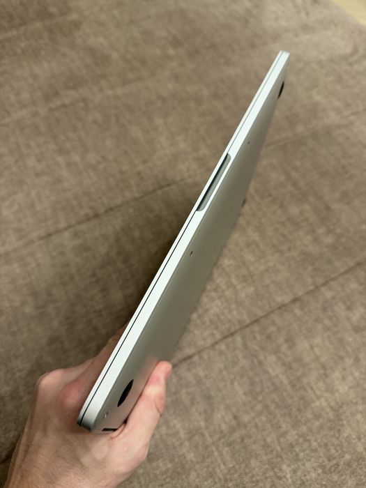 MacBook Pro 2019 13 i5 2.4/8GB /256 GB/ Touch Bar /