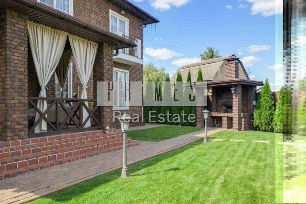 Продаж сучасного котеджу, з терасою та басейном, Романків