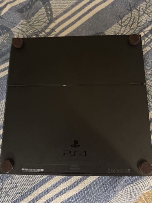 Ps4 com  os cabos