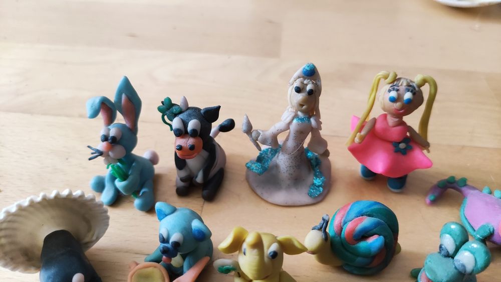 Figurki z modeliny handmade, komplet 24 szt.