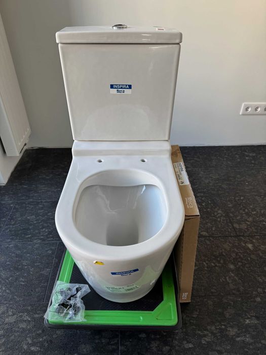 SPRZEDAM toaletę wolnostojącą firmy ROCCA