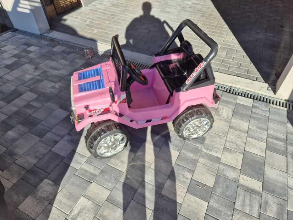 Samochód  dla dziecka z pilotem