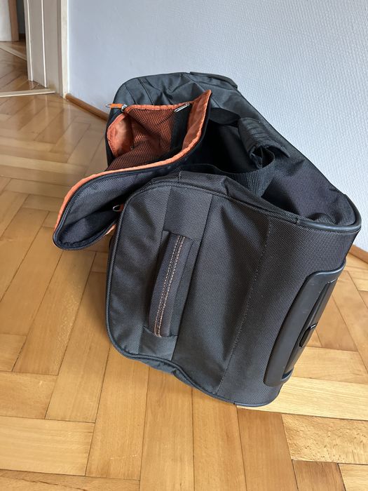 Rezerwacja. Torba podróżna na dwóch kółkach