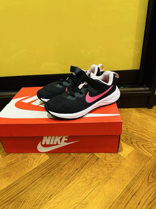 Кроссовки Nike Revolution размер 33