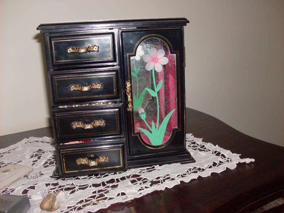 Guarda joias moldura e prato