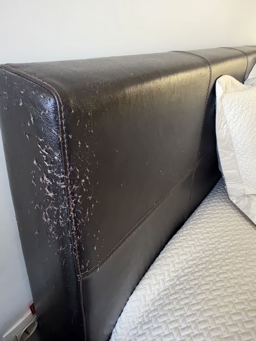 Vendo cama e 2 mesinhas de cabeceira