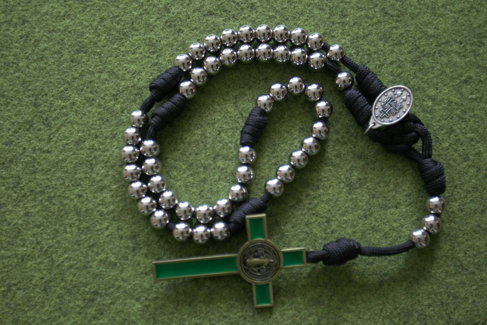 różaniec wojownika czarny paracord 8