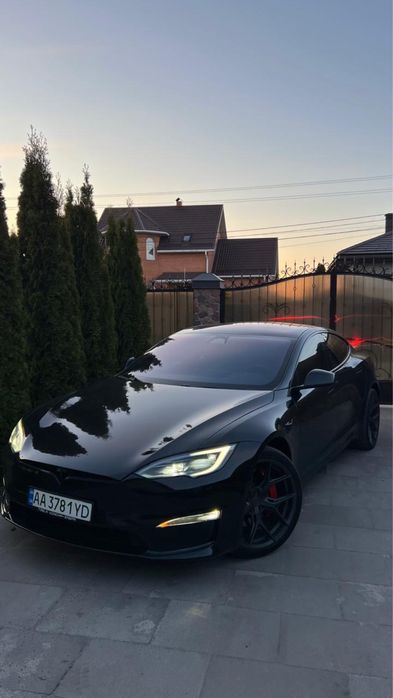 Tesla Model S PLAID 2023 року