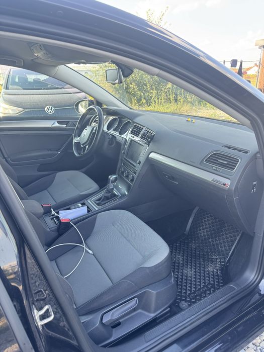 Продам хороший автомобіль е-Golf