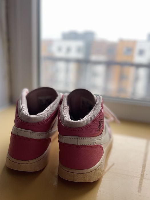 Кросівки жіночі Nike Air Jordan 1 Mid