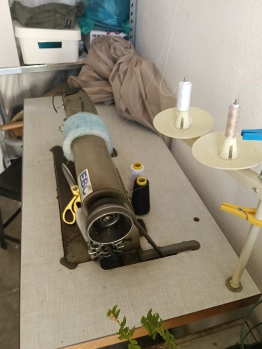 Máquina de Costura Industrial PFAFF – Revista por Técnico e a Funcionar a 100%