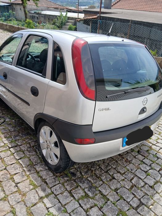 Vendo Opel Corsa 1.7 Dti, do ano 2002. Ótimo estado.