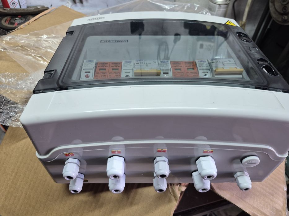 Розподільна коробка водонепроникна  для сонячних панелей 1, -2 входи 3