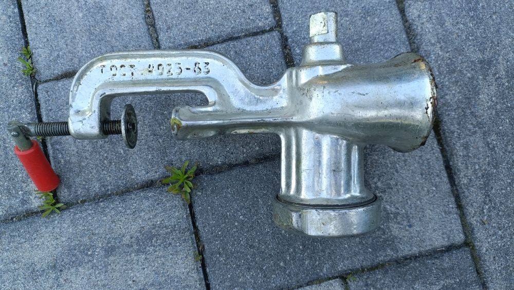 Maszynka do mielenia mięsa ręczna stara wytrzymała solidna