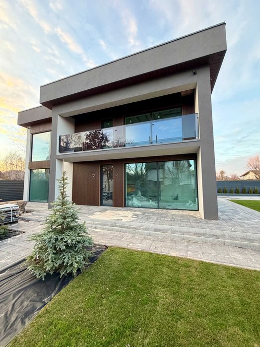 Продаж будинку свій вихід до озера Святище Осокорки 7км від метро