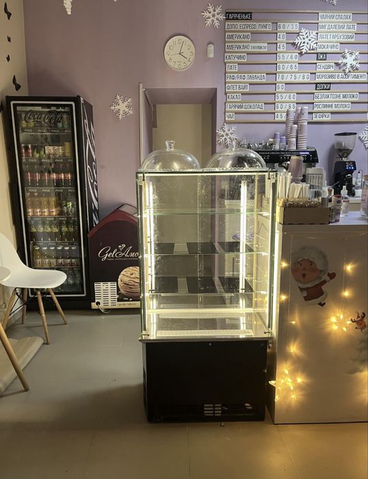 Витрина кондитерская холодильная куб холодильник для десертов