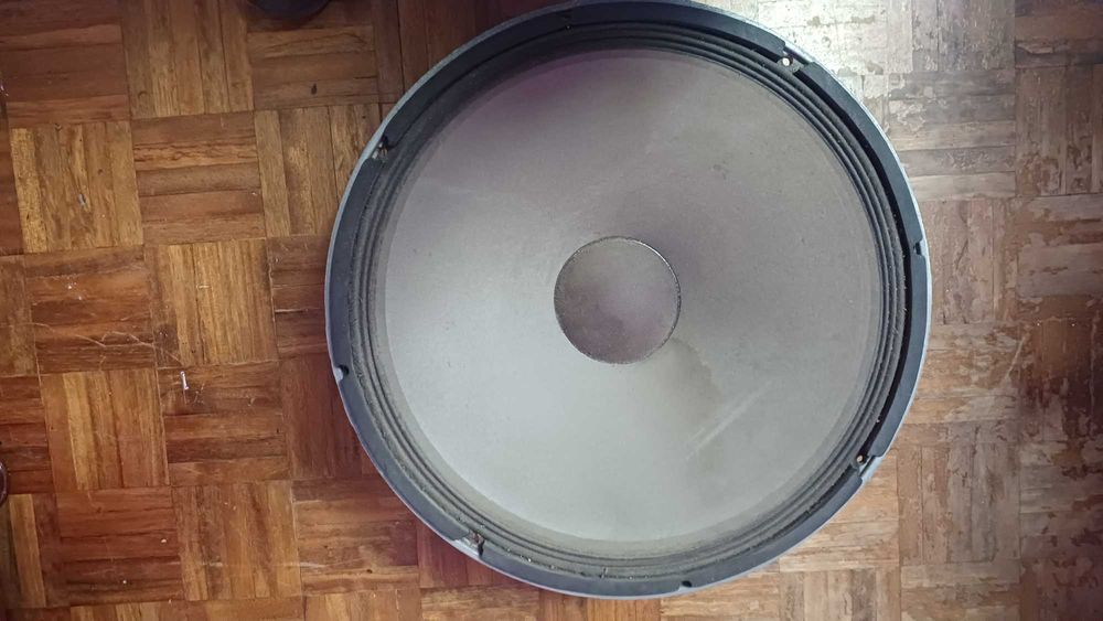 1 Altifalantes JBL 2042H