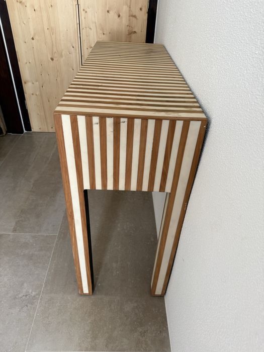 Consola marroquina com embutidos