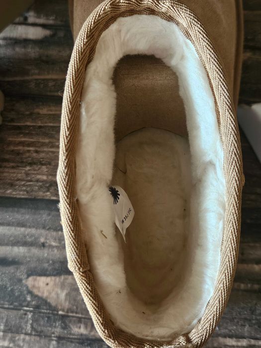 Продам ботинки UGG