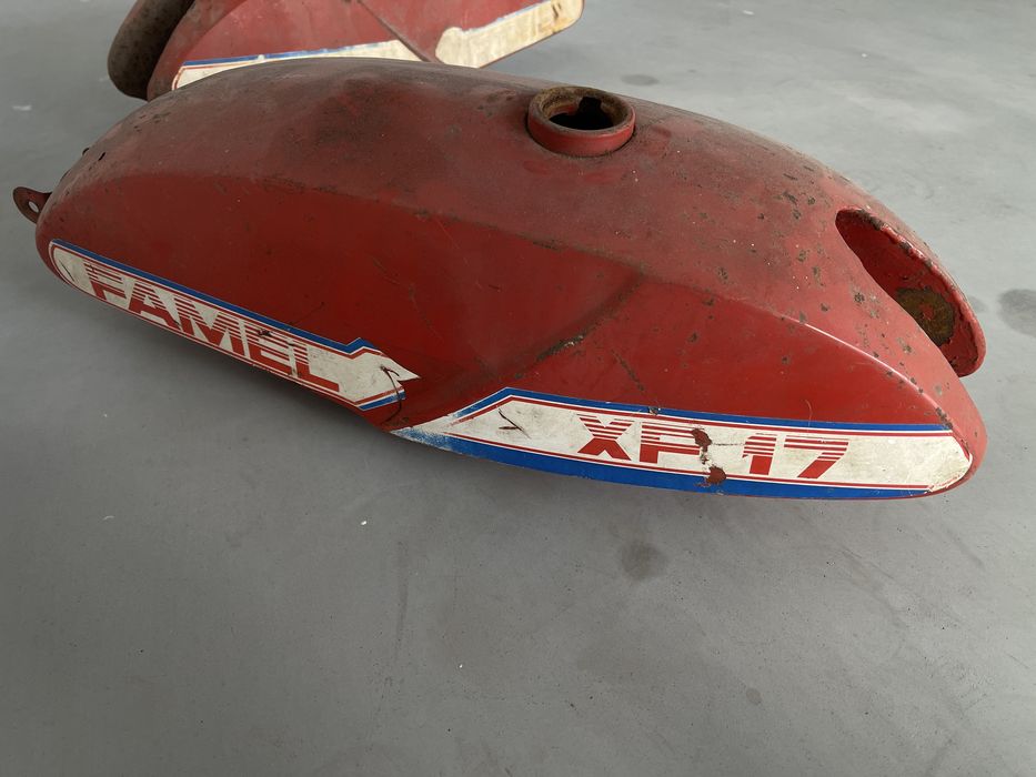 Conjunto 2 depósitos Famel XF-17