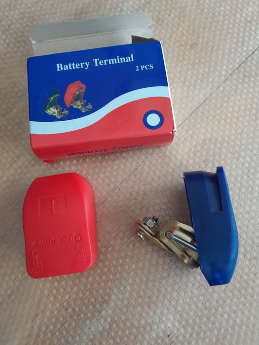 Terminais de bateria de pressão