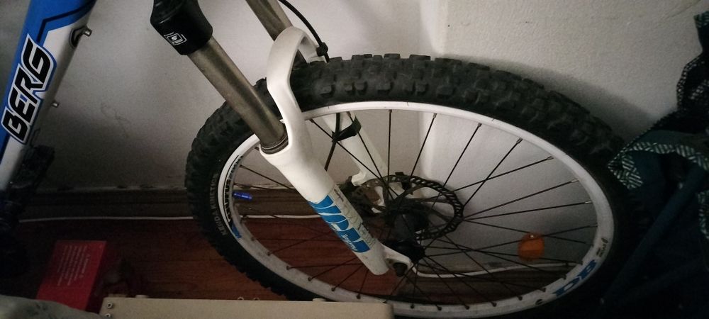 Bicicleta de estrada em bom estado