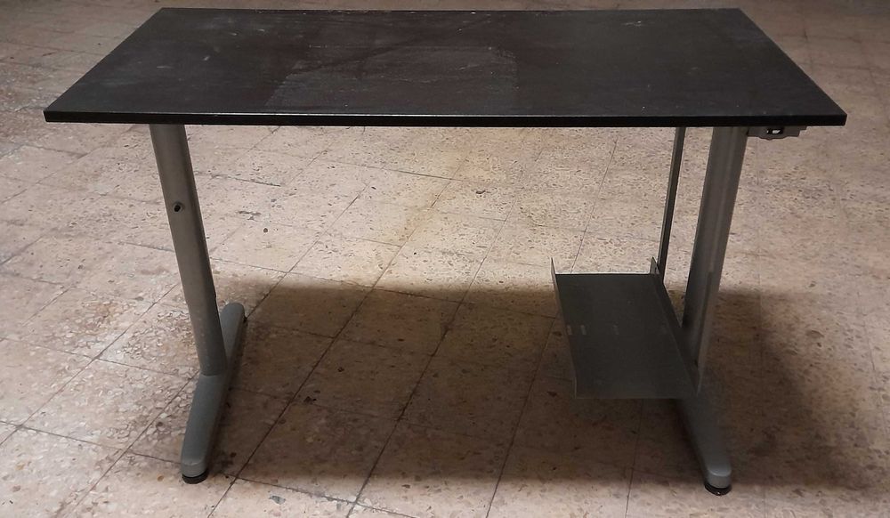 Secretária Ikea tipo Mittzon