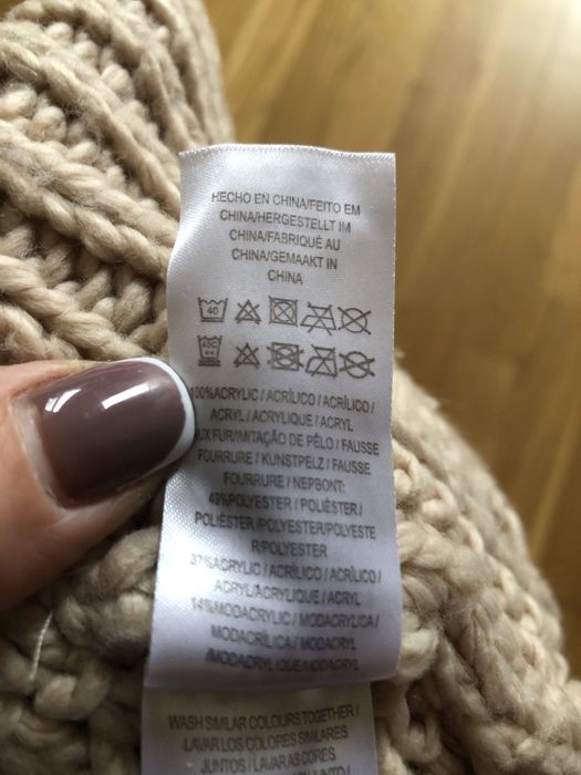 Шапка шапочка зима демісезон вязана зимова осіння весняна з бомбоном