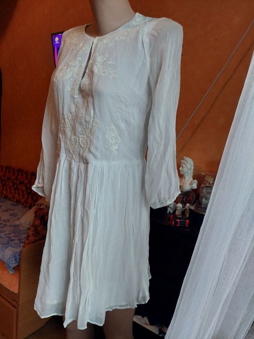 Легка біла сукня zara