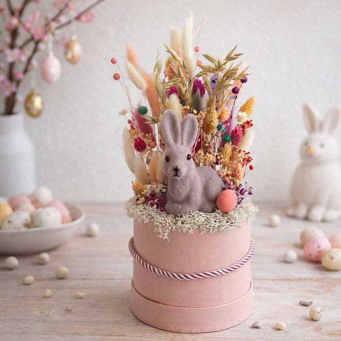 Flowerbox z suszonych kwiatów na Wielkanoc różowy
