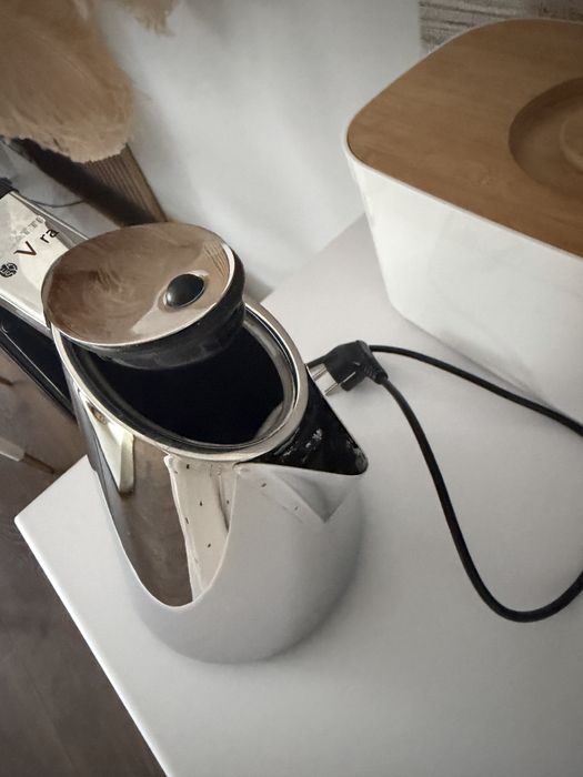 Czajnik Bugatti Vera srebrny