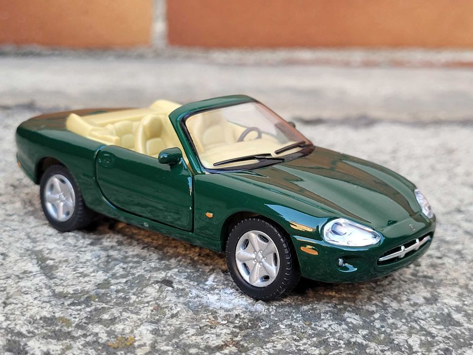 Kolekcja modeli Jaguar XK8 Schuco 1:43 mega unikat