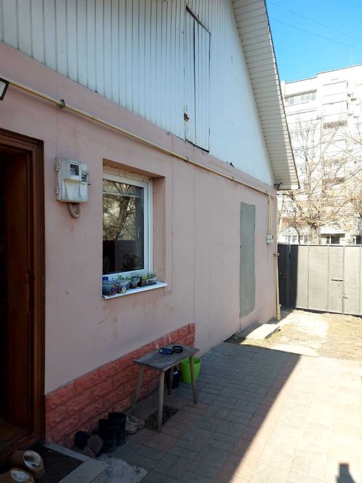 Продається гарна частина будинку з ремонтом в районі Сєдова
