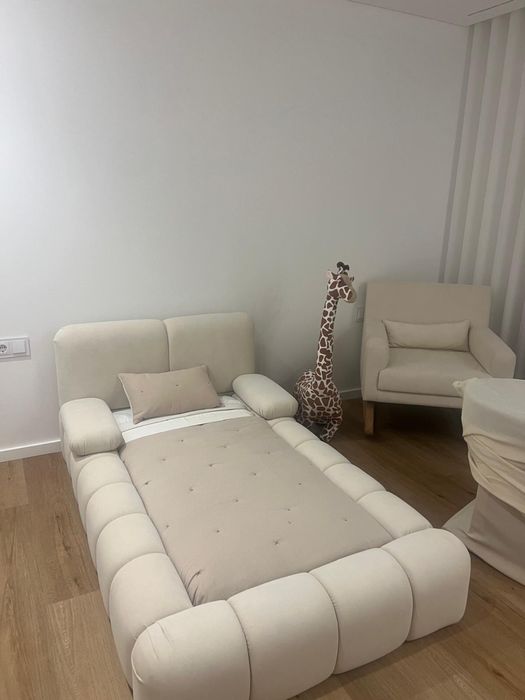 Cama para bébé em excelente estado