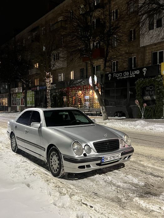 Продам Mercedes 210. 3.2