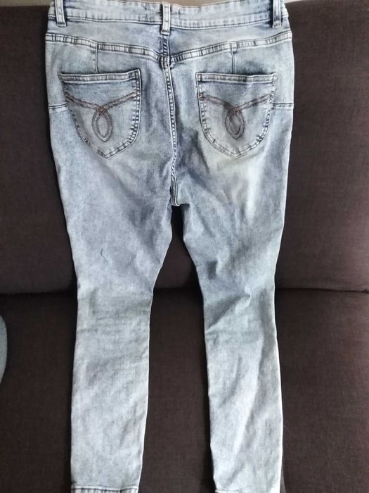 MOHITO. Jeansy damskie.