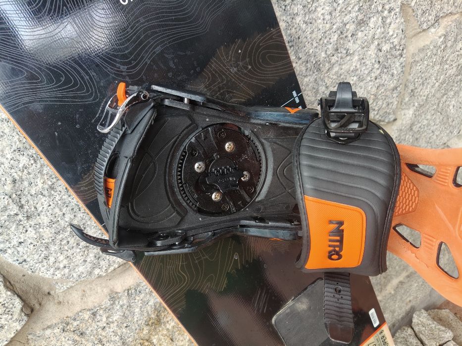 Deska snowboardowa Salomon Super 8 157 cm z wiązaniami