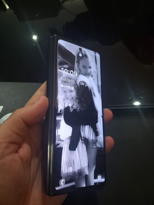 Samsung Galaxy Z Fold4 5G – 12GB 512GB