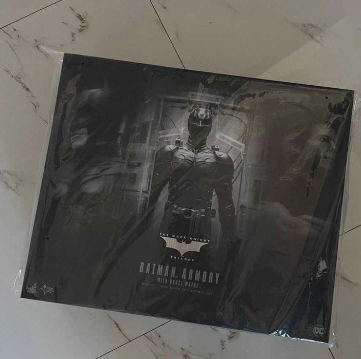 Figuras Hot Toys The Dark Knight Rises Armory with Bruce Wayne