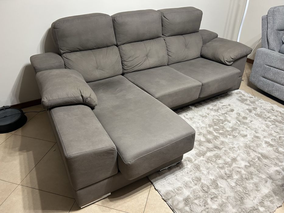 Sofá com chaise longue