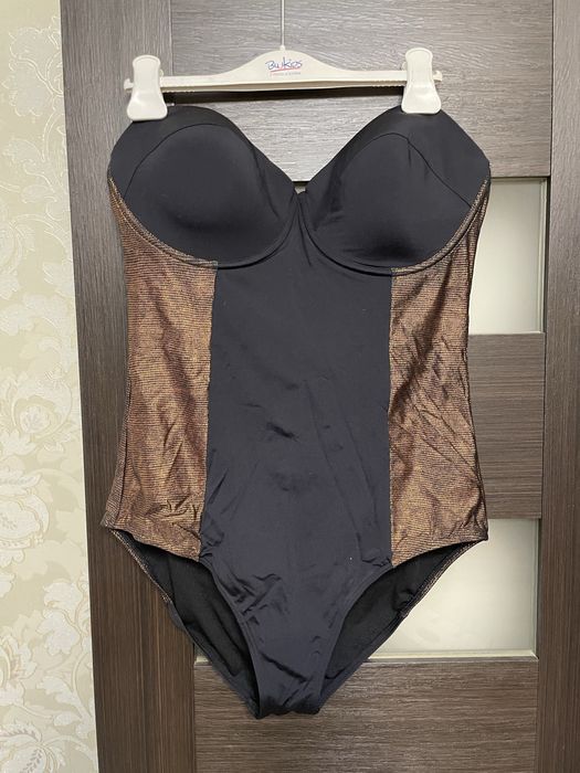 Розпродаж великих купальників