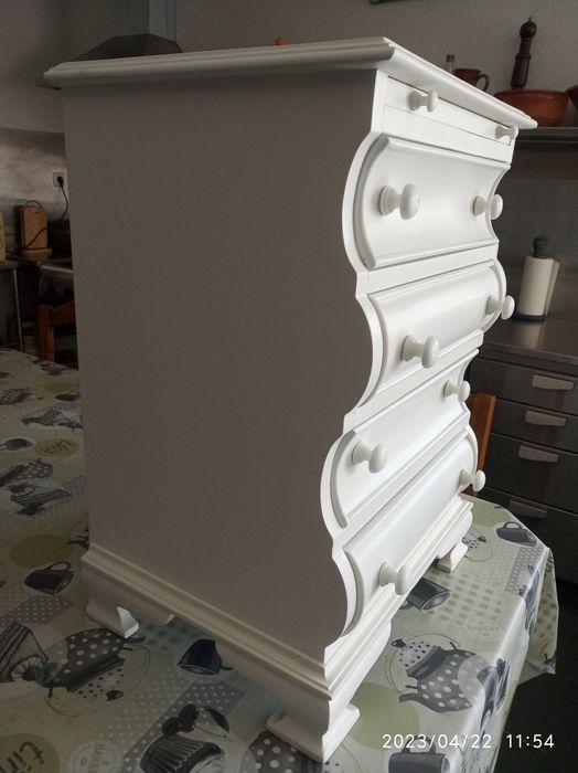 Móvel de apoio restaurado