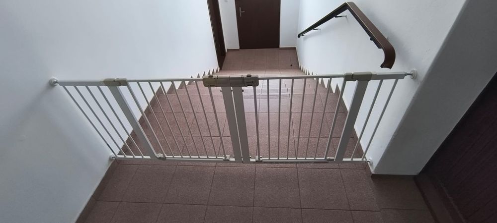 Barierka zabezpieczająca na schody. Duża podwojna 200 cm