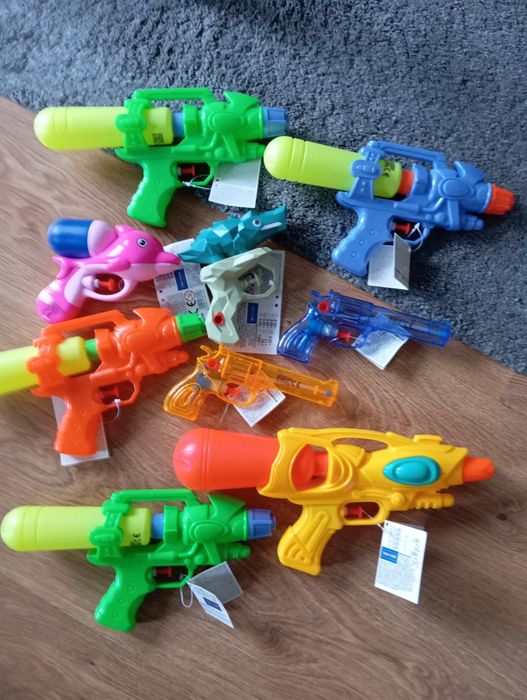 10 różnych pistoletów na wodę