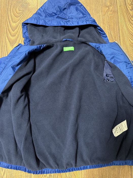 Одяг, курточка ………..