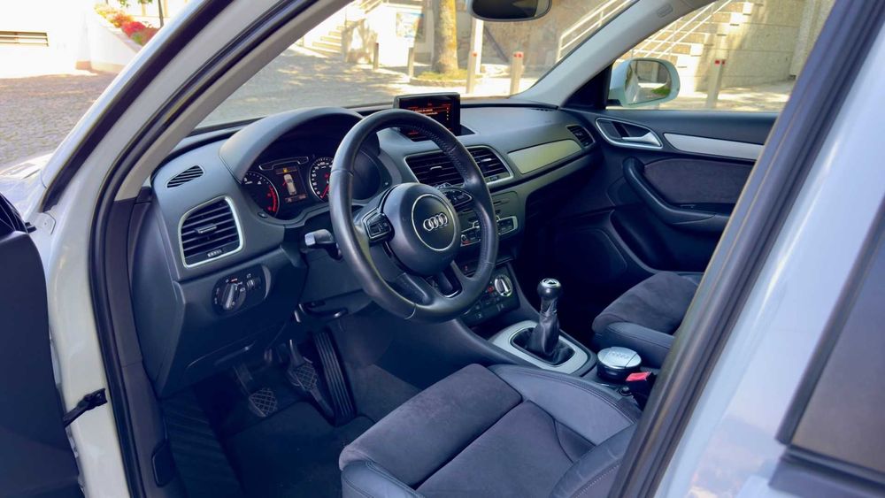 Audi Q3 2.0 TDI Sport / Nacional / Teto de abrir / 1º Registo